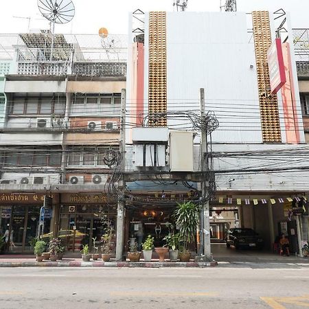 Oyo 110 Old Town Hotel بانكوك المظهر الخارجي الصورة