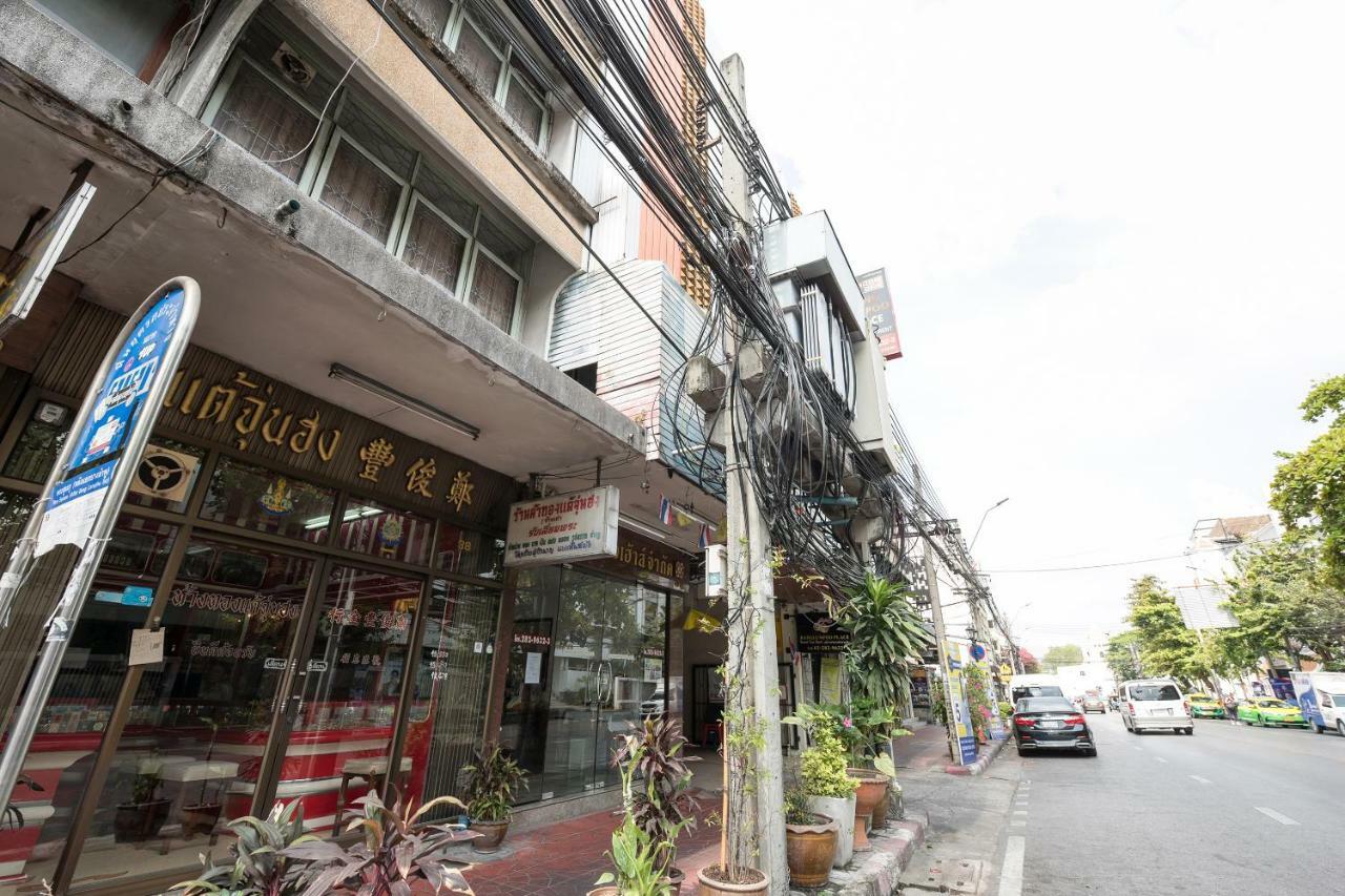 Oyo 110 Old Town Hotel بانكوك المظهر الخارجي الصورة