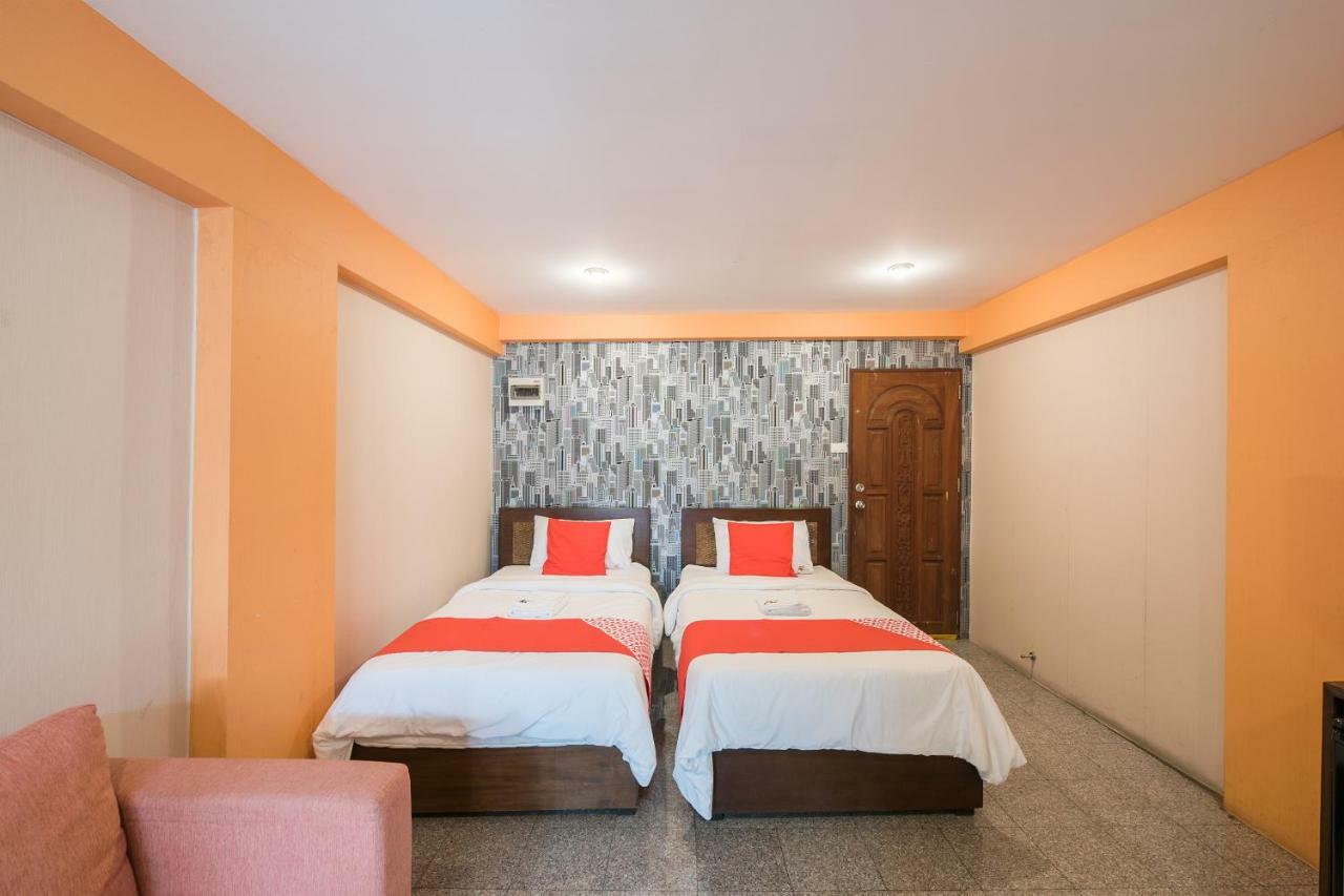 Oyo 110 Old Town Hotel بانكوك المظهر الخارجي الصورة