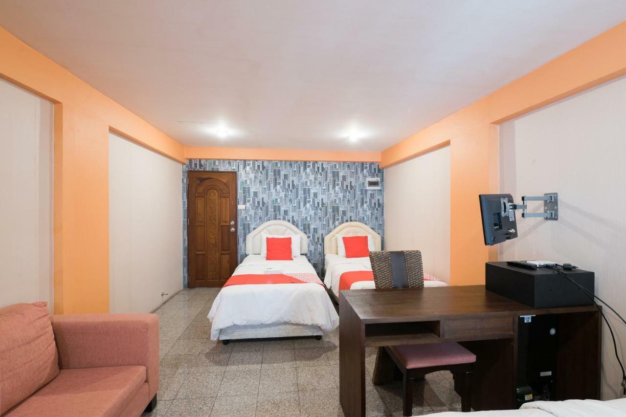 Oyo 110 Old Town Hotel بانكوك المظهر الخارجي الصورة