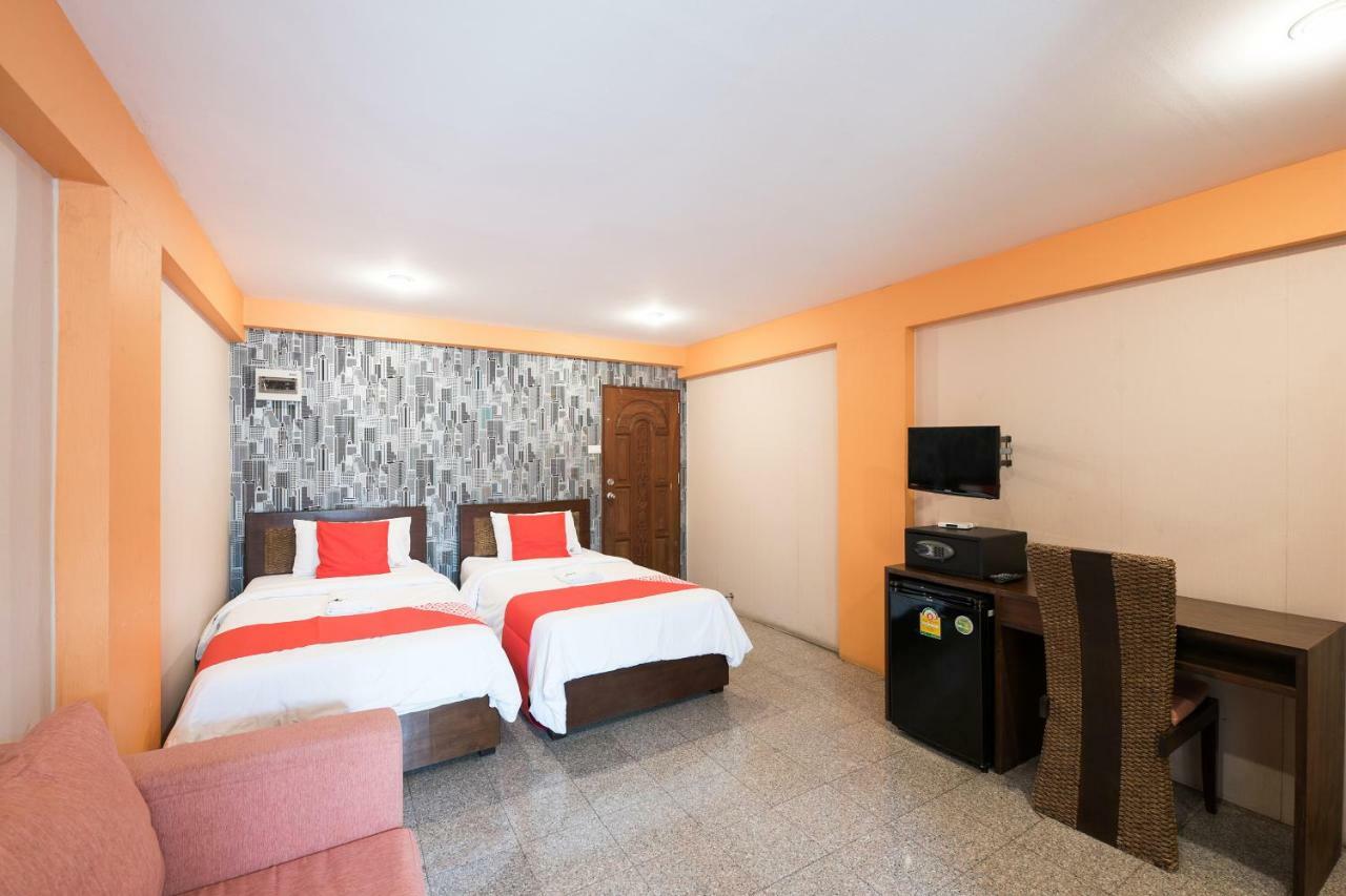Oyo 110 Old Town Hotel بانكوك المظهر الخارجي الصورة