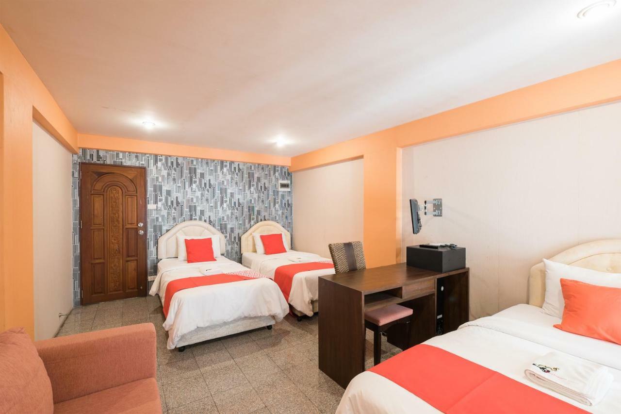 Oyo 110 Old Town Hotel بانكوك المظهر الخارجي الصورة